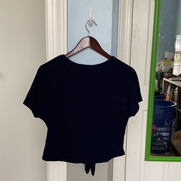 Textured tie crop top - Picture 2 of 3